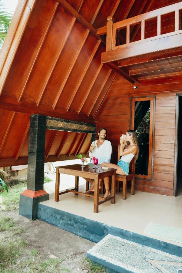 Lucy'S Garden Hotel Gili Air Exterior photo